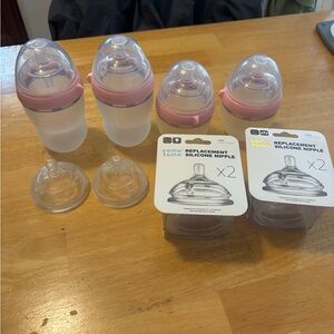 Comotomo Baby Bottles and Nipples Set